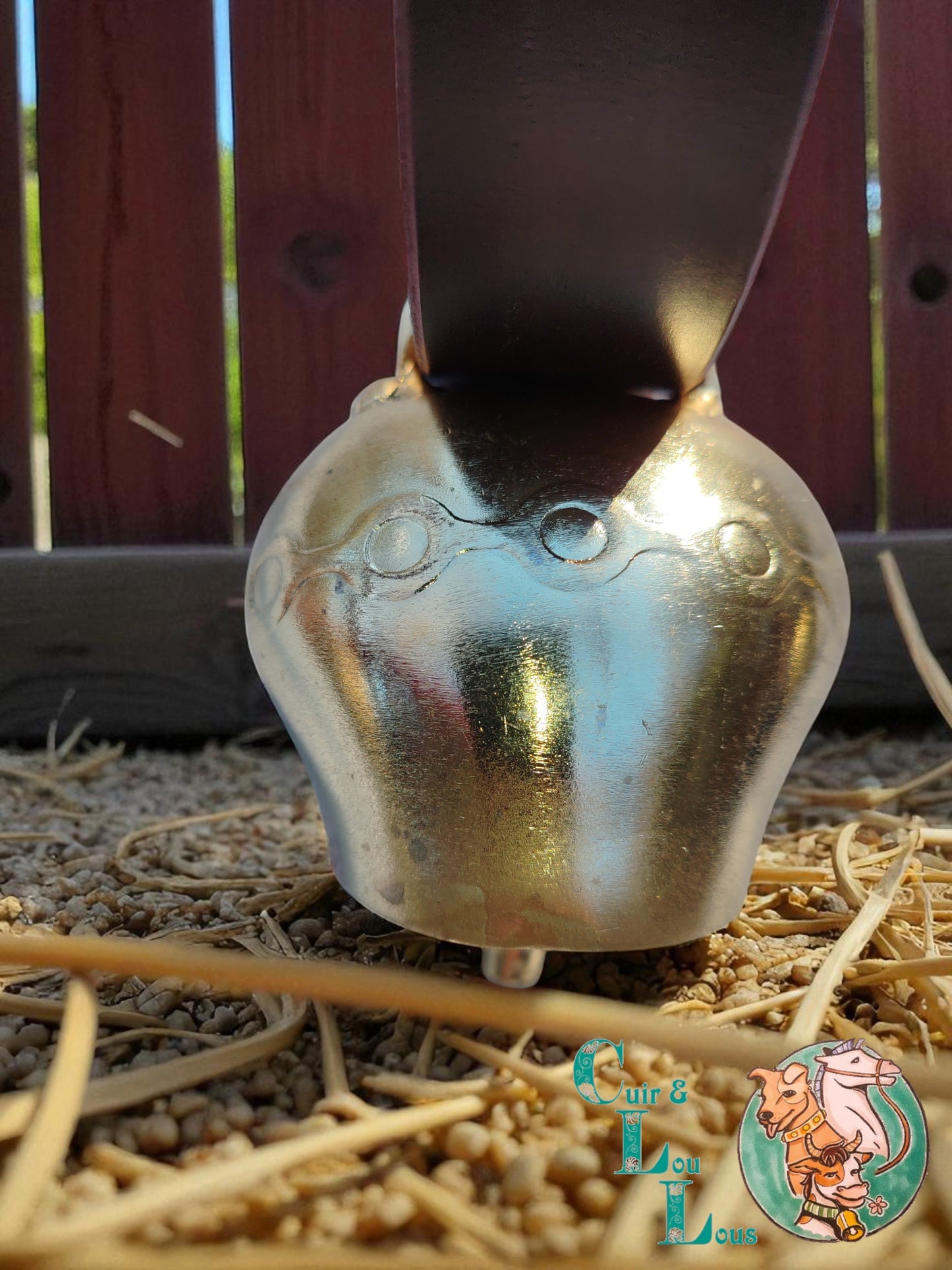 Collier en cuir avec cloche pour moutons & chèvres – Collection Alpina artisanale